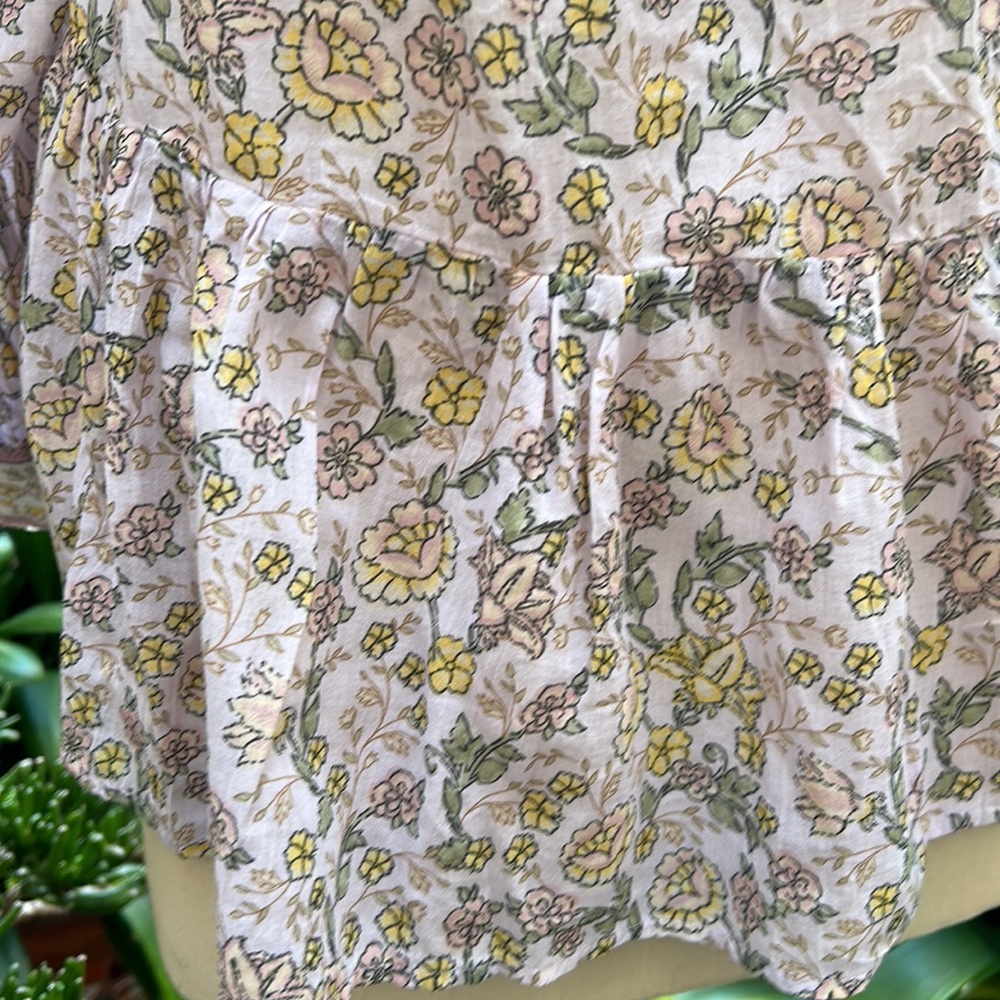 American Eagle flowy top.    Pale purple. Size S     Would easily fit Medium - Picture 5 of 14